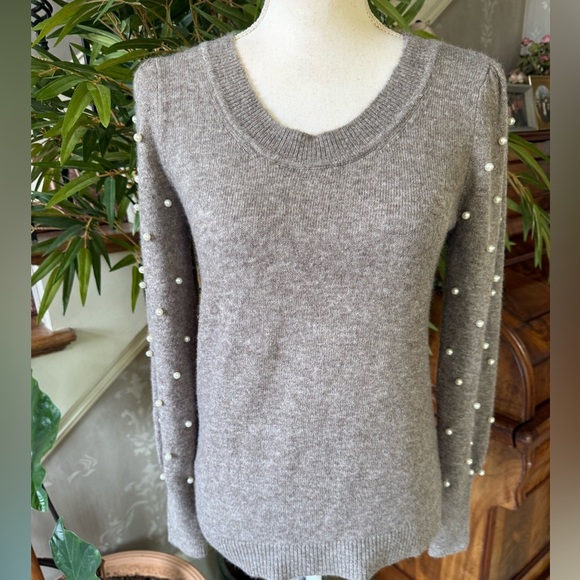 LOFT ladies gray with pearl accessory long sleeves sweater XS - Picture 7 of 13